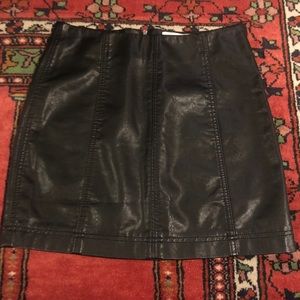 Newbury Kustom - Faux Leather Mini Skirt size S